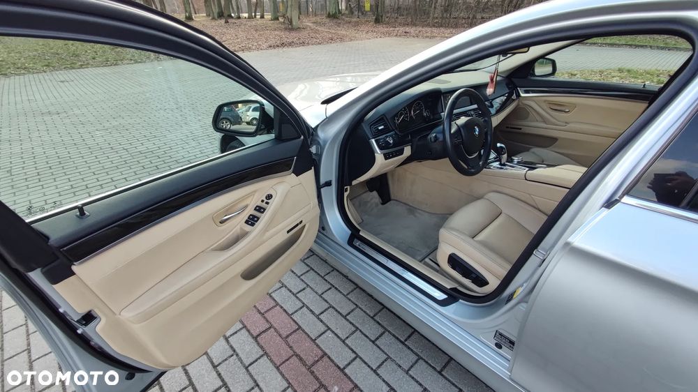 BMW Seria 5 535i xDrive Luxury Line - 13