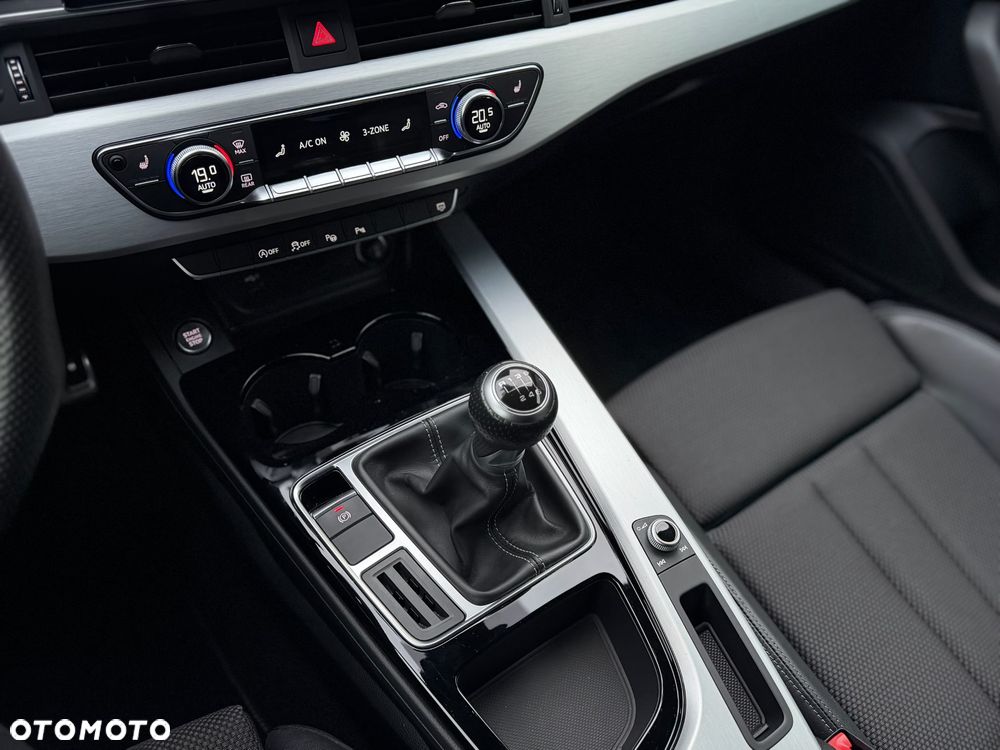 Audi A4 Avant 35 TFSI S line - 35