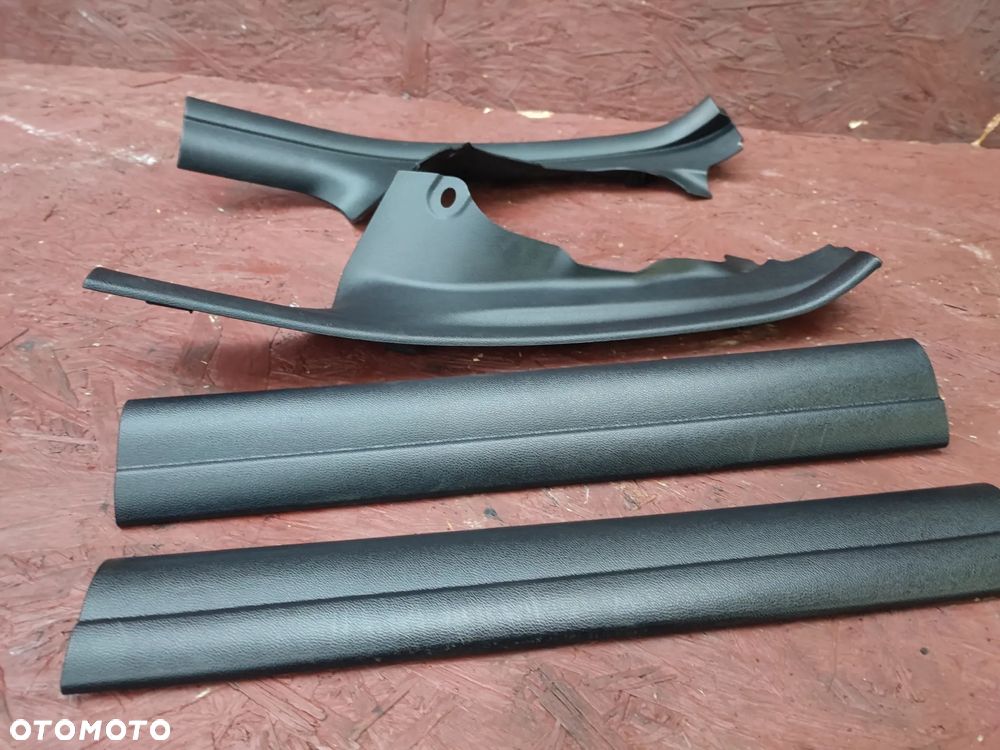 BMW E90 / E91 / E90LCI / E91 LCI ORYGINALNE OSŁONY PROGU / OSŁONY USZCZELEK / LISTWA PROGOWA PRZÓD / TYŁ CZARNA W BDB STANIE O NR. 51 47 7 126 465 OEM W BARDZO DOBRYM STANIE