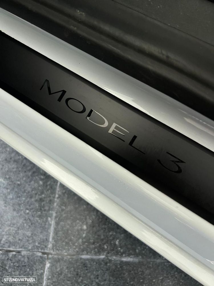 Tesla Model 3 - 8