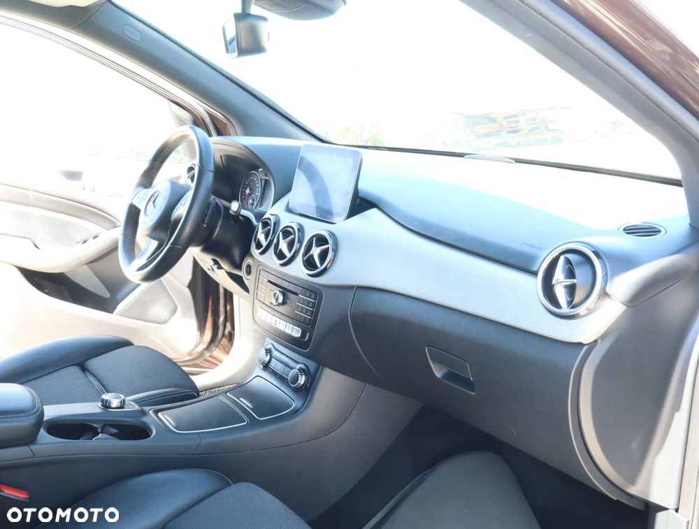 Mercedes-Benz Klasa B 180 7G-DCT UrbanStyle Edition - 12