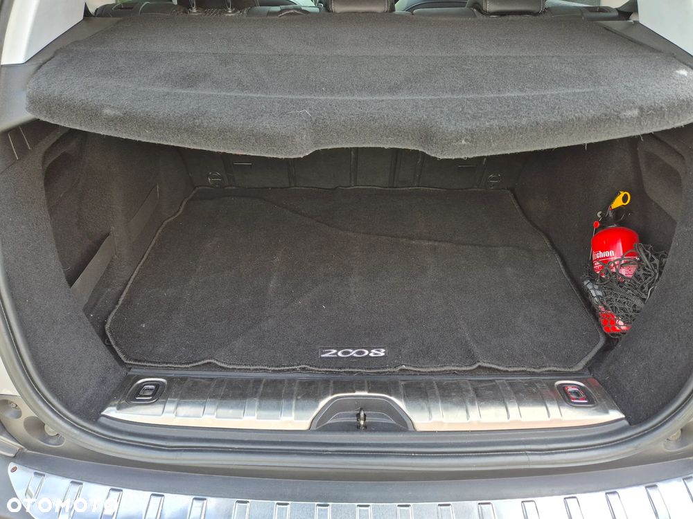 Peugeot 2008 1.2 Pure Tech Style - 12