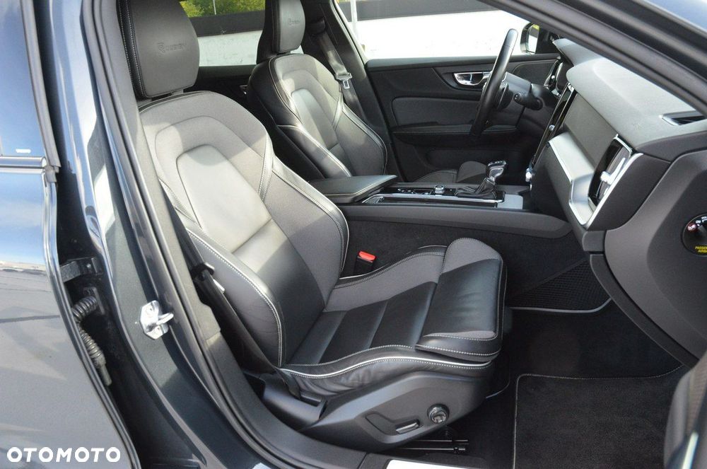 Volvo V60 T6 AWD Geartronic R-Design - 31