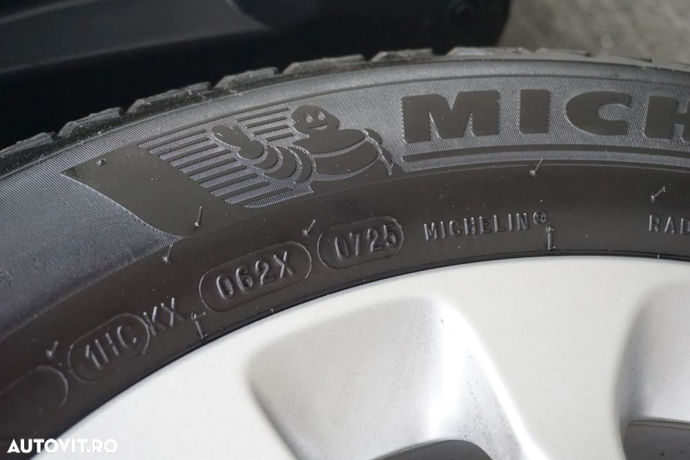 Mercedes-Benz GLA 200 d 4Matic 7G-DCT Urban - 25