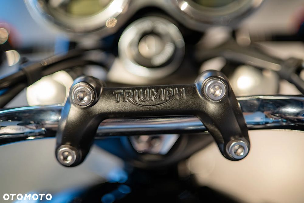 Triumph Bonneville - 9
