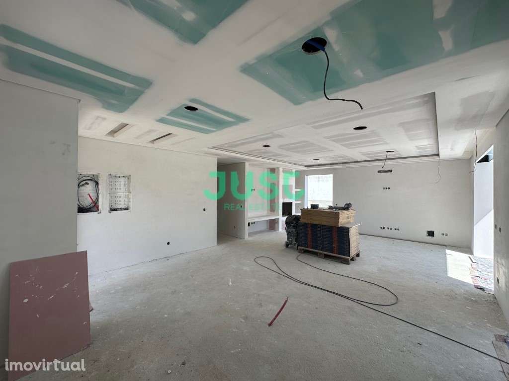 Moradia terréa, isolada, T3+1 com 2 suítes e piscina em Fernão Ferro - Grande imagem: 5/16