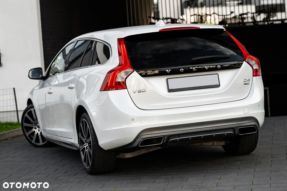 Volvo V60 D4 AWD R-Design Summum - 8