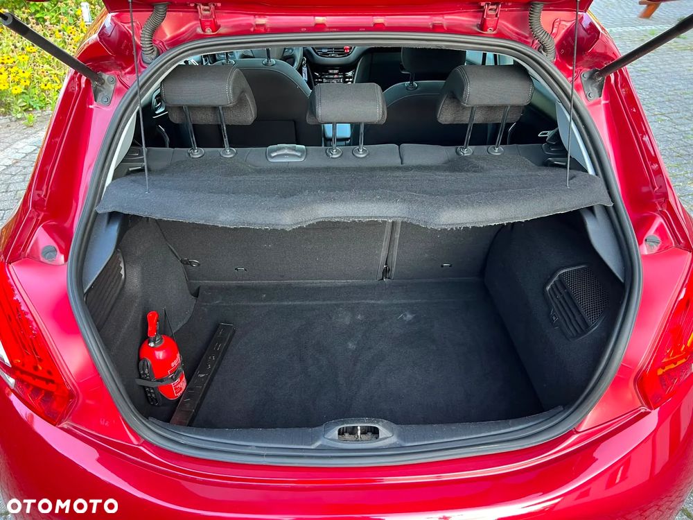 Peugeot 208 1.2 PureTech Allure - 31