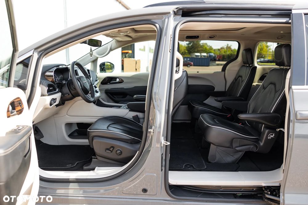 Chrysler Pacifica - 24
