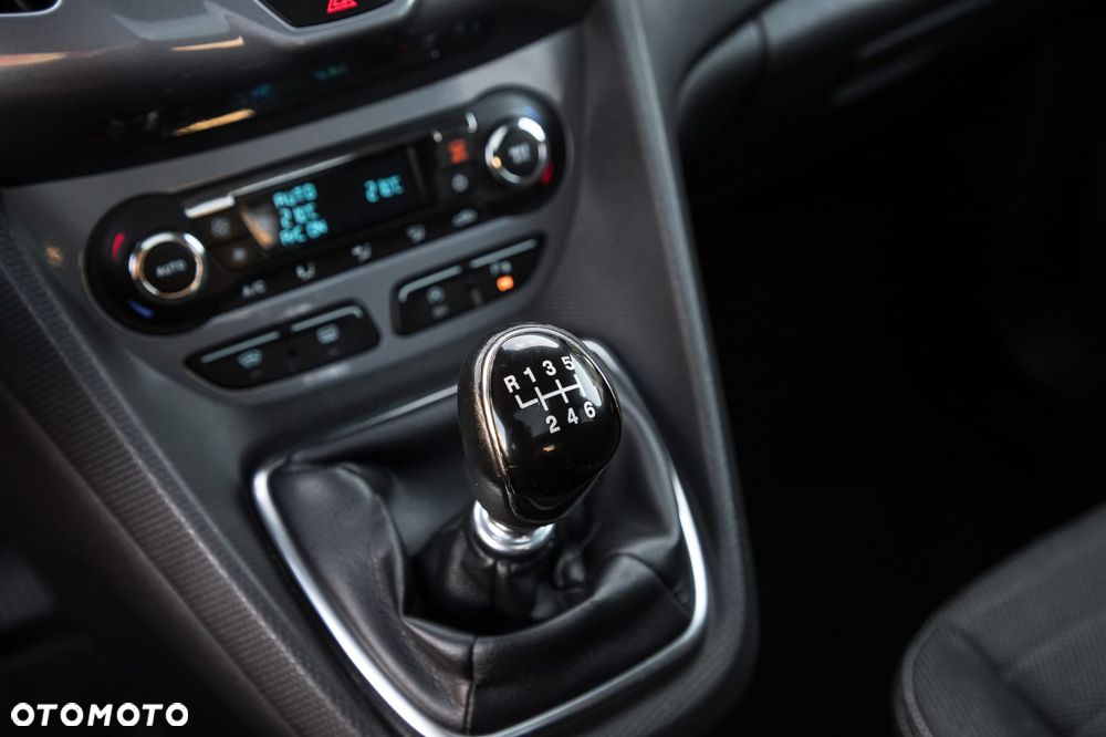 Ford Tourneo Connect 1.0 EcoBoost Start-Stop Titanium - 32