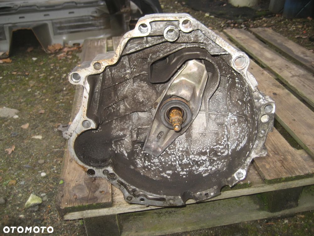 audi 100 c4 90-94r 2,3 benzyna skrzynia biegów manualna AXG - 5
