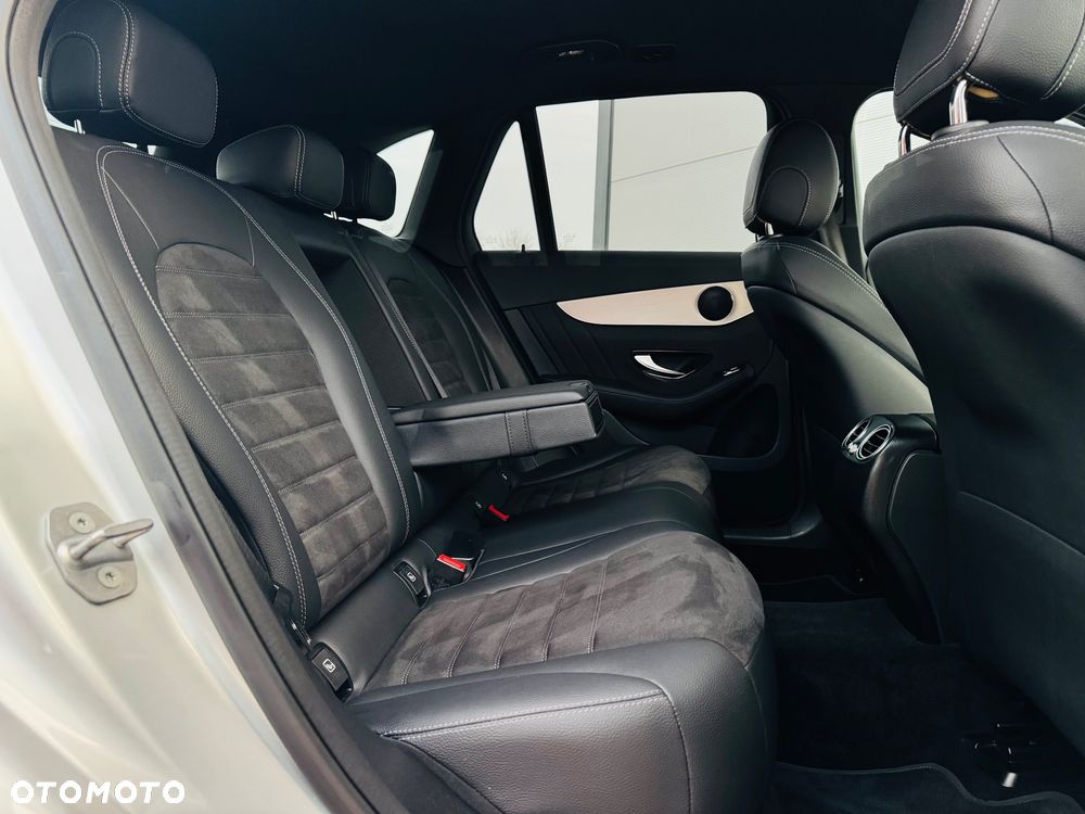 Mercedes-Benz GLC 220 d 4Matic 9G-TRONIC AMG Line Plus - 33