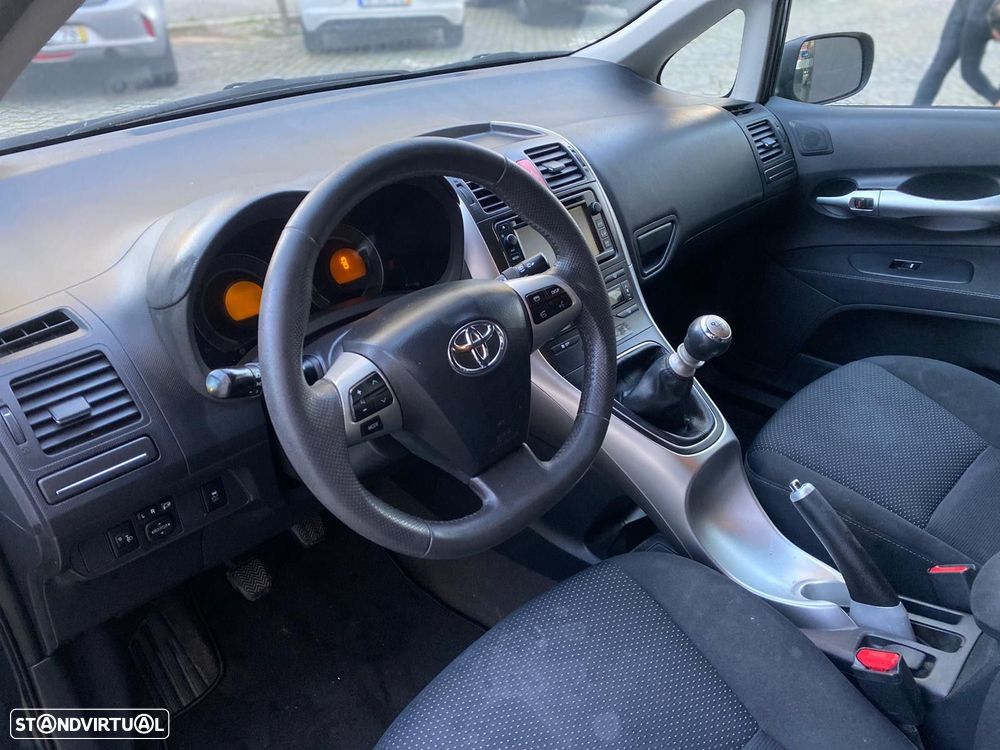 Toyota Auris 1.4 D-4D - 13