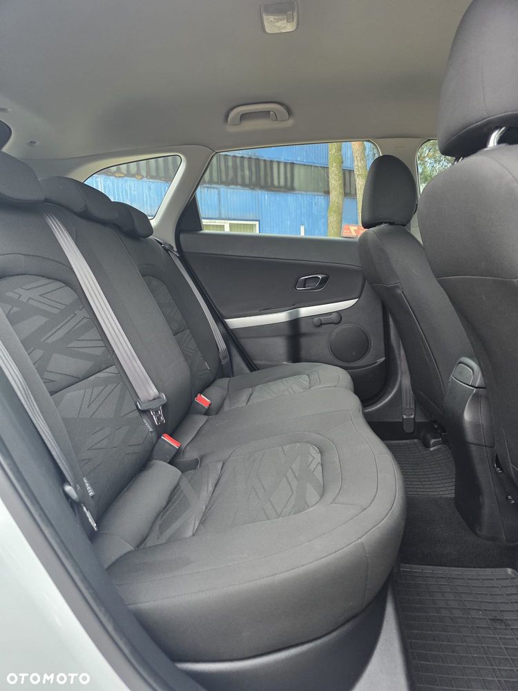 Kia Ceed - 12