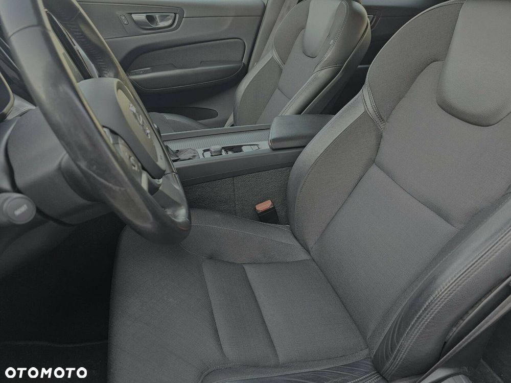 Volvo XC 60 T4 Momentum Pro - 12