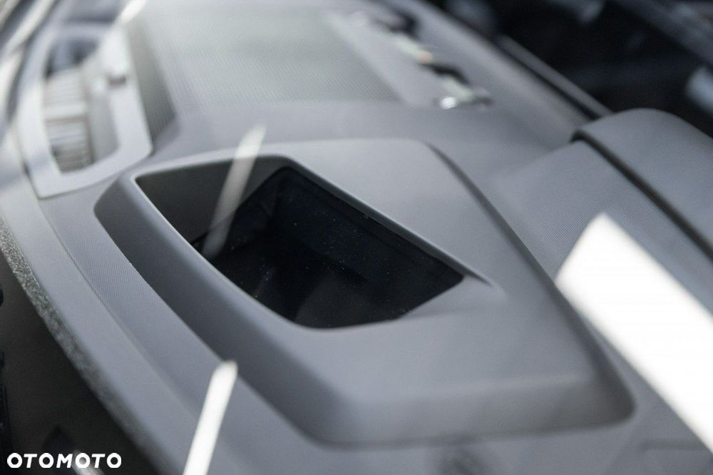 Land Rover Defender - 12