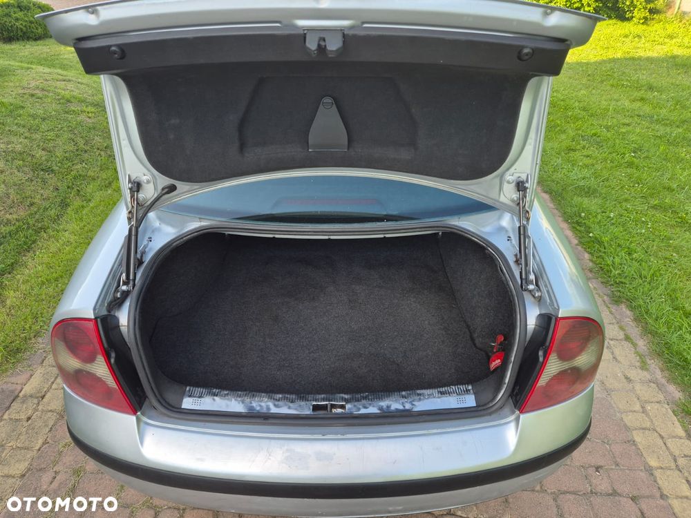 Volkswagen Passat 1.9 TDI Comfortline - 12