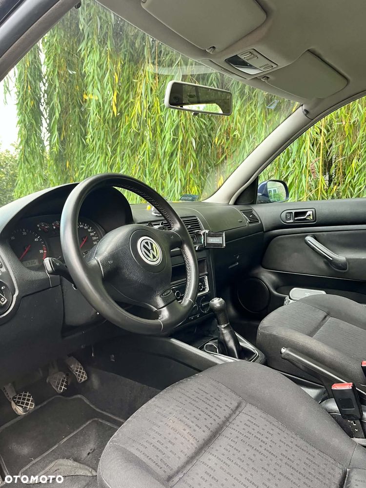 Volkswagen Golf 1.9 TDI Q - 6