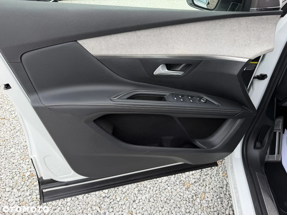 Peugeot 5008 PureTech 180 EAT8 Stop & Start GT - 24