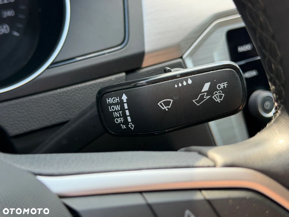 Volkswagen Passat 2.0 TDI EVO Elegance - 16