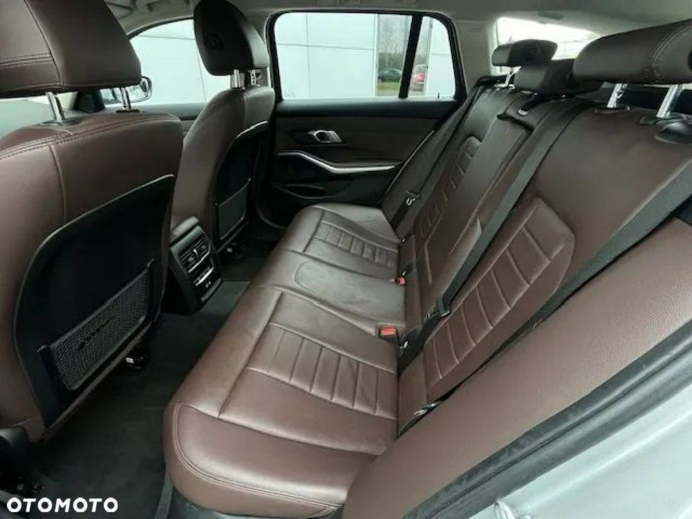 BMW Seria 3 320d Luxury Line - 15