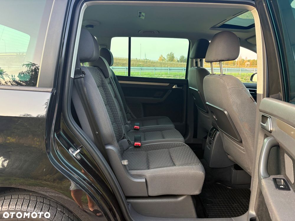 Volkswagen Touran - 32