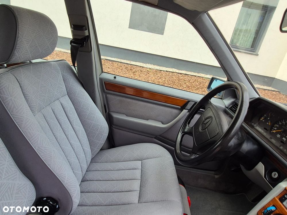 Mercedes-Benz W124 (1984-1993) - 11