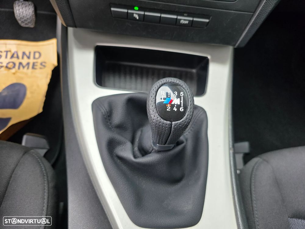 BMW 318 d Sport Line - 24