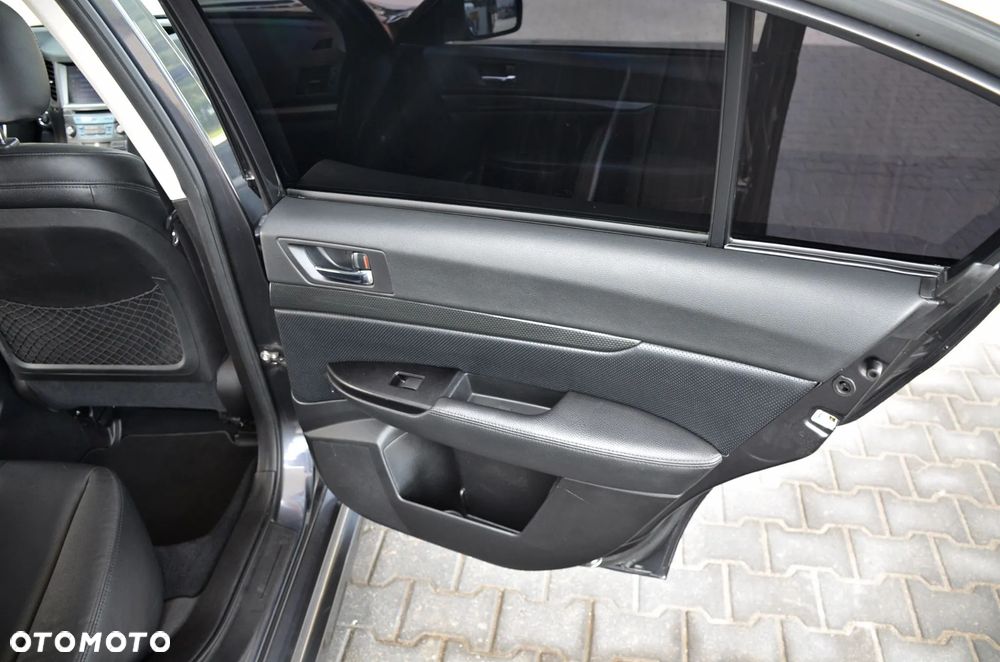 Subaru Legacy 2.5i GT - 23