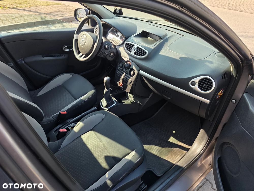 Renault Clio - 8