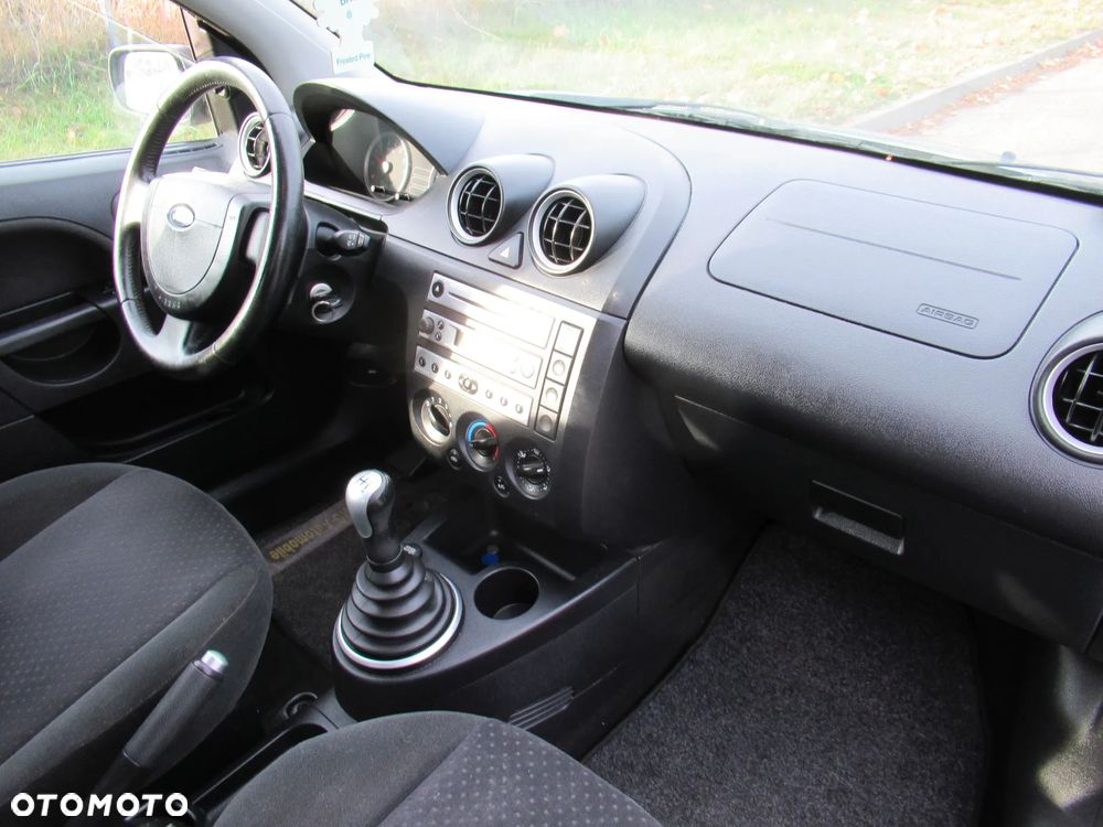 Ford Fiesta 1.4 Ghia - 27