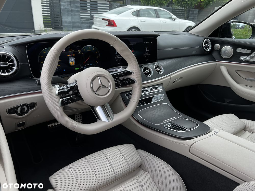 Mercedes-Benz Klasa E 300 Coupe 9G-TRONIC - 2
