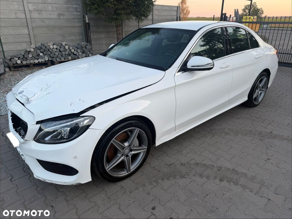 Mercedes-Benz Klasa C 220 d 4Matic 9G-TRONIC AMG Line - 3
