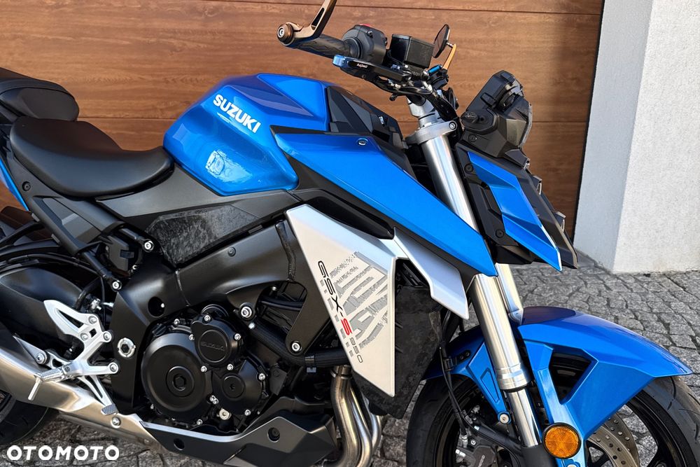 Suzuki GSX - 8