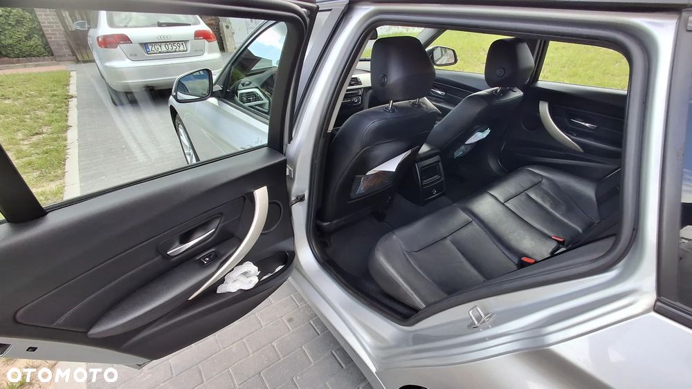 BMW Seria 3 320d Touring - 17