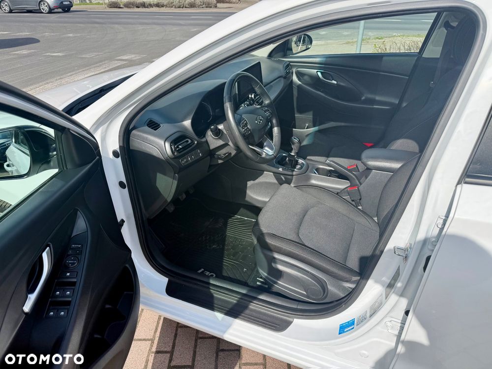 Hyundai i30 1.5 DPI Modern - 16