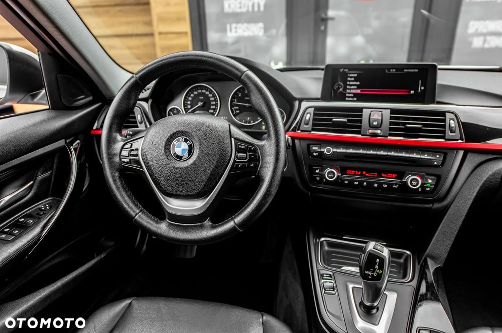 BMW Seria 3 320i Modern Line - 26