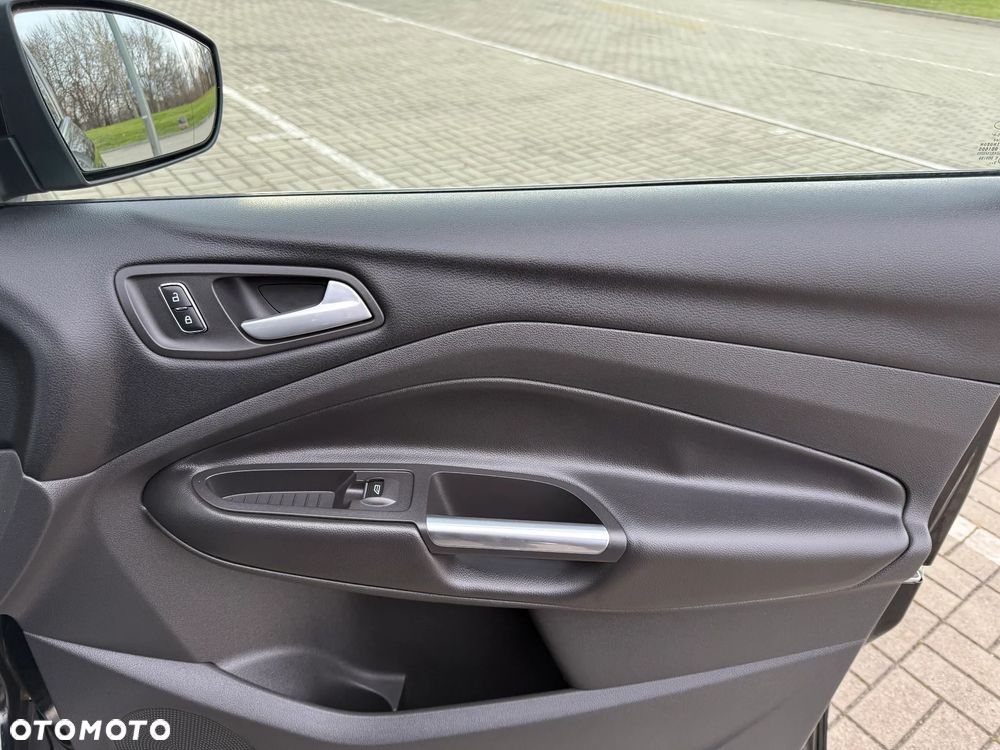 Ford Kuga 1.6 EcoBoost 2x4 Titanium - 31