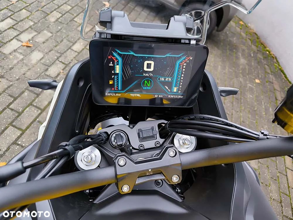 QJMOTOR SVT 650X - 14