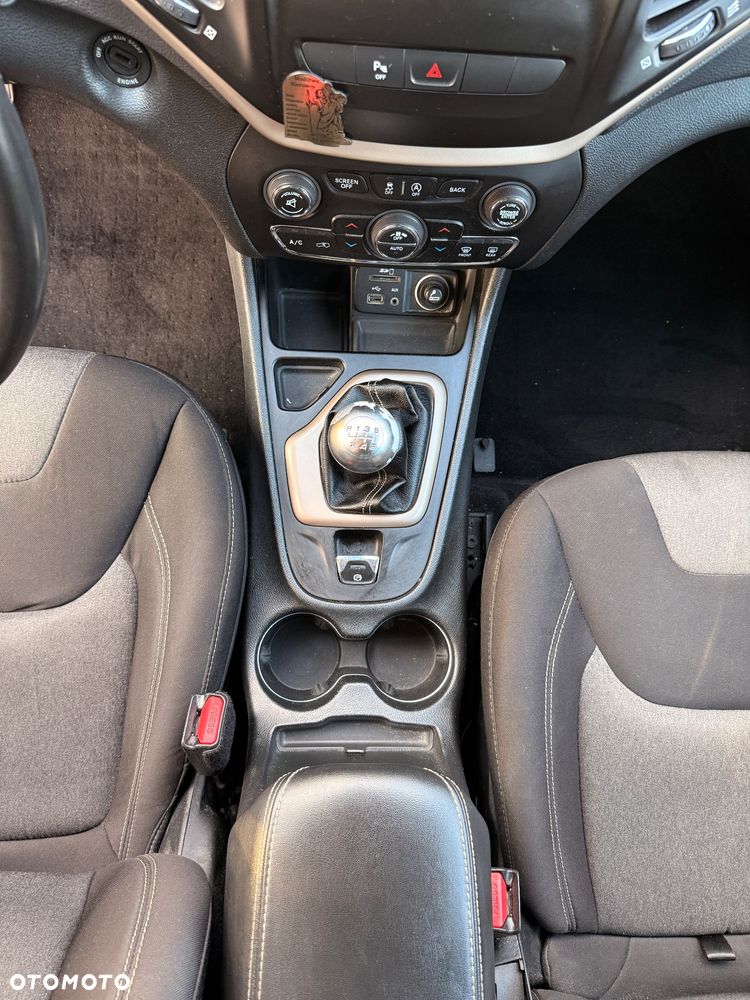 Jeep Cherokee 2.0 MJD 4x2 Longitude - 12