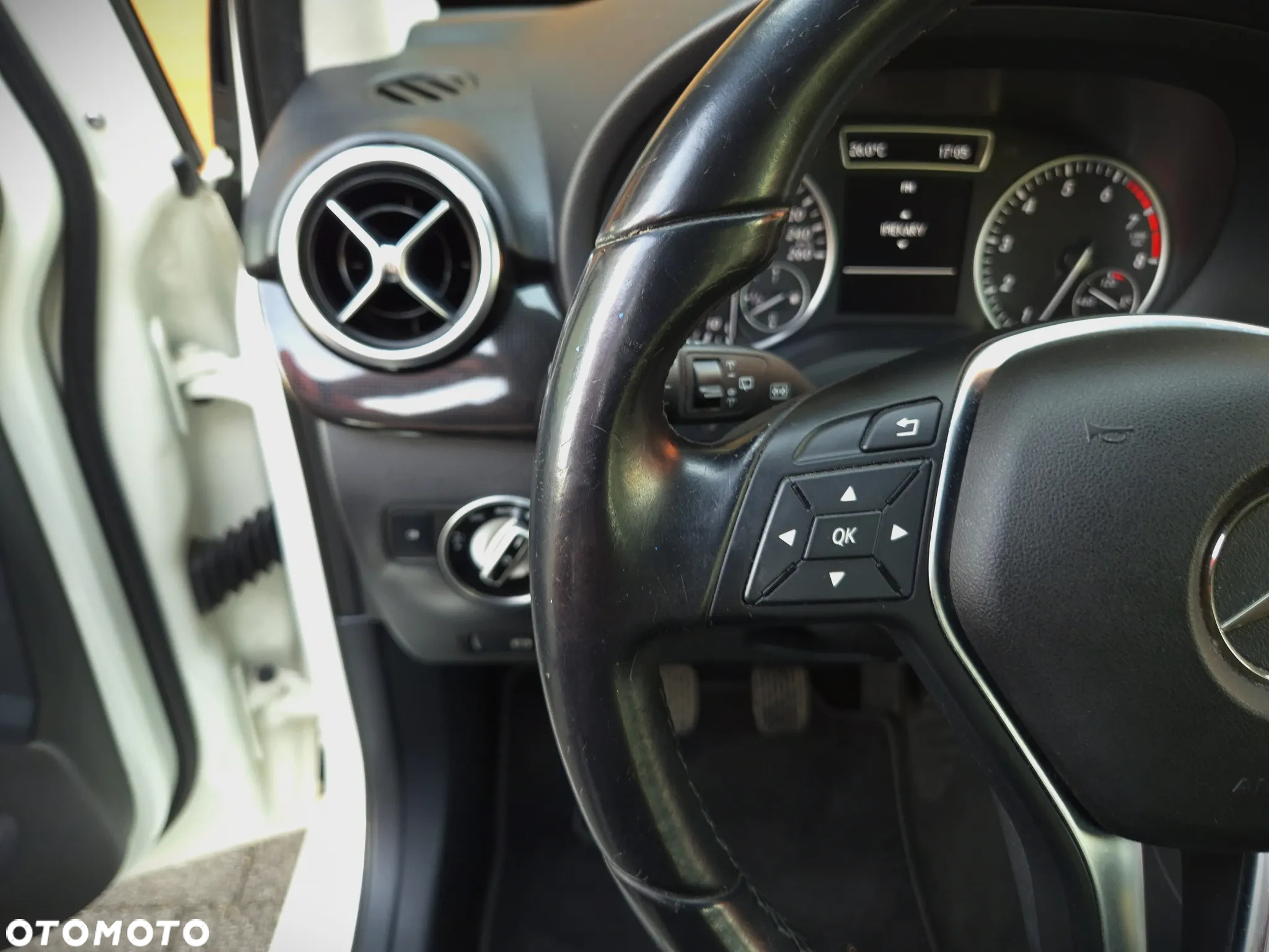 Mercedes-Benz Klasa B 200 BlueEFFICIENCY Edition 1 - 23