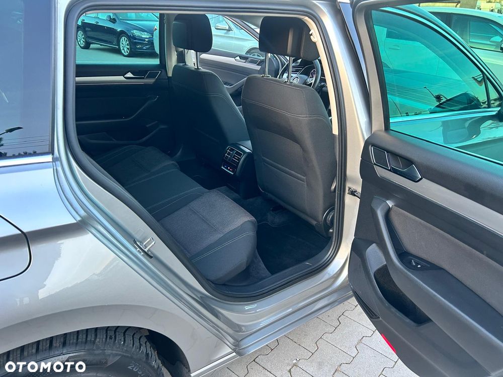 Volkswagen Passat - 28