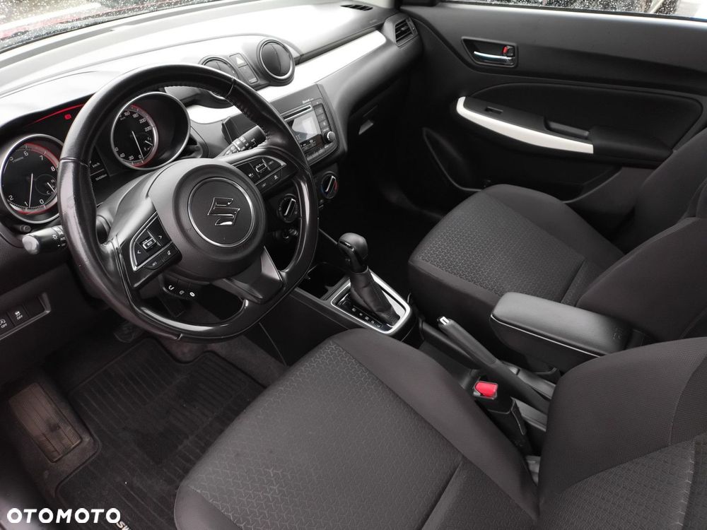 Suzuki Swift 1.2 Dualjet SHVS Premium CVT - 10