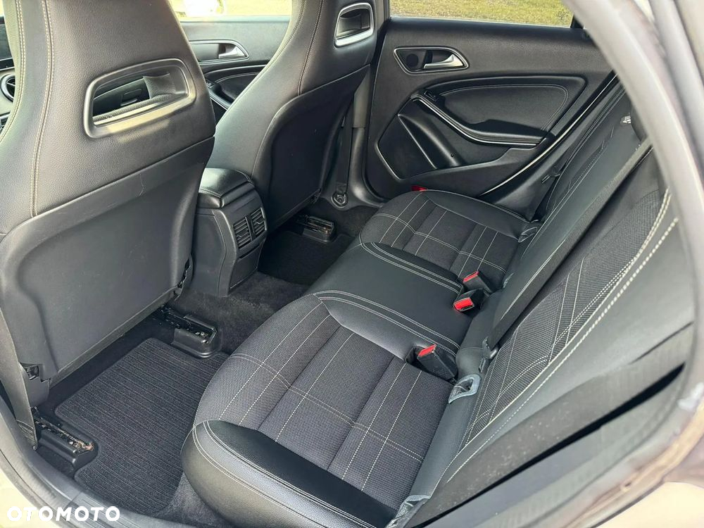 Mercedes-Benz CLA 220 (CDI) d AMG Line - 35