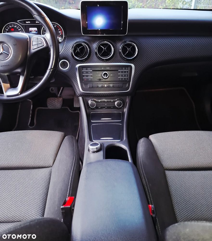 Mercedes-Benz GLA - 21