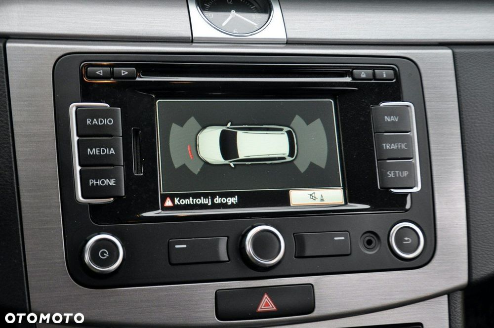 Volkswagen Passat - 32