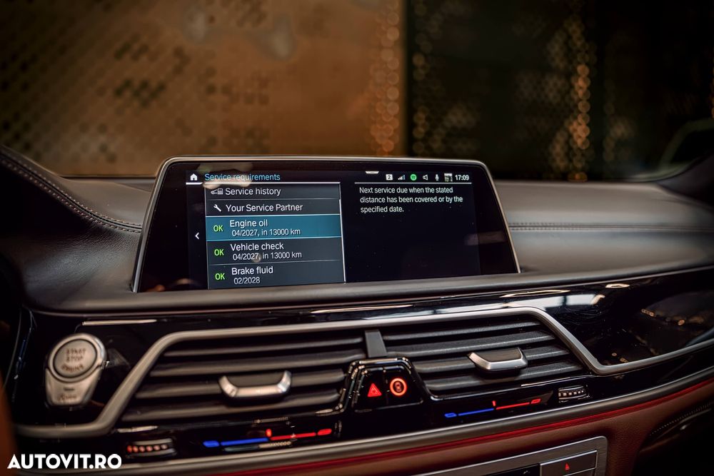 BMW Seria 7 740i - 32