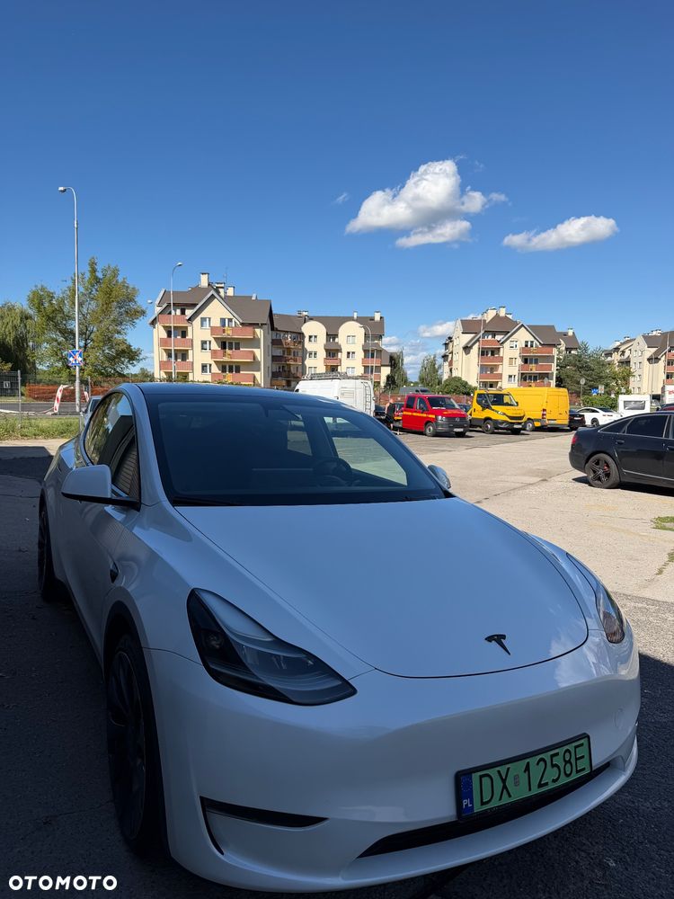 Tesla Model Y Performance AWD - 23