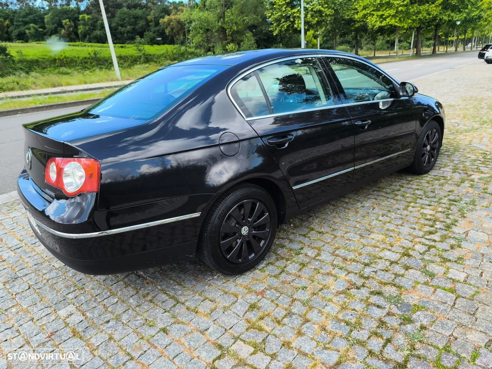 VW Passat 2.0 TDI Trendline BlueMotion - 3