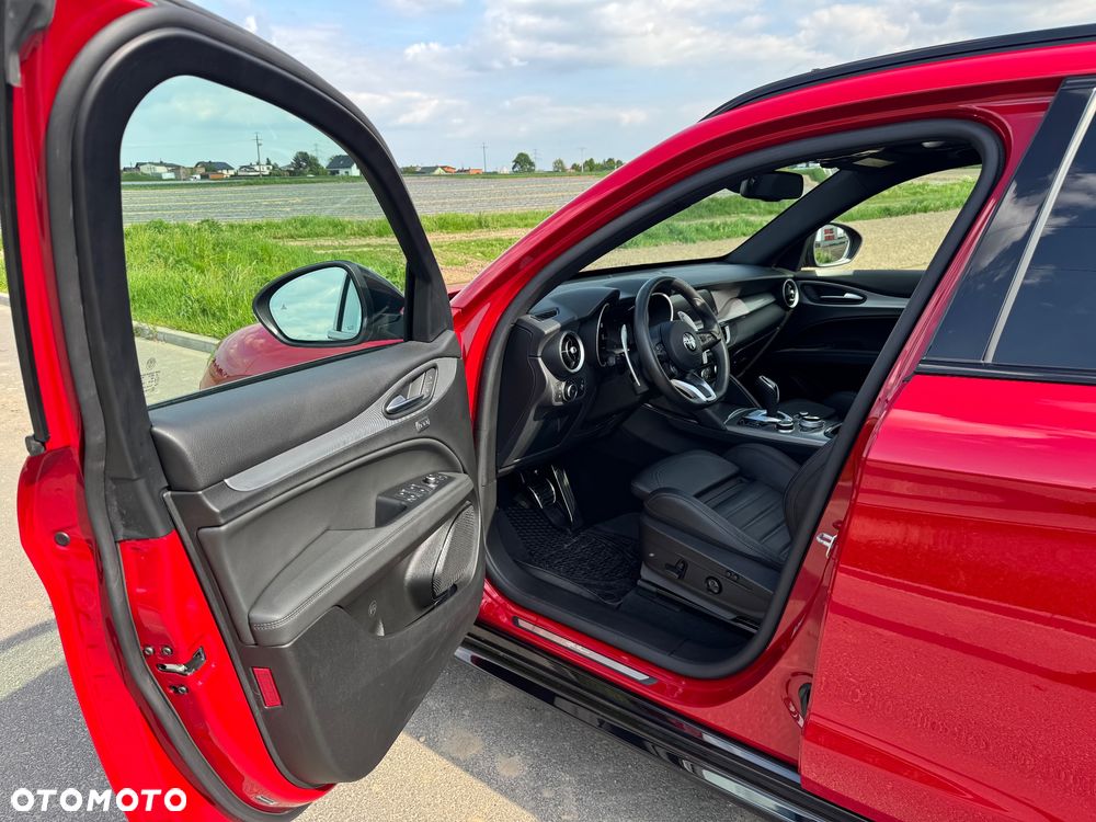 Alfa Romeo Stelvio 2.0 Turbo 16V AT8-Q4 Veloce Ti - 11